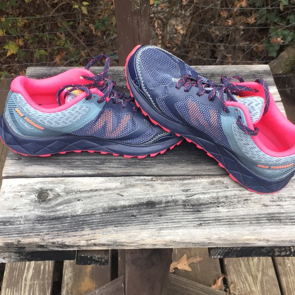 Women’s New Balance sneakers! - Picture 5 of 6